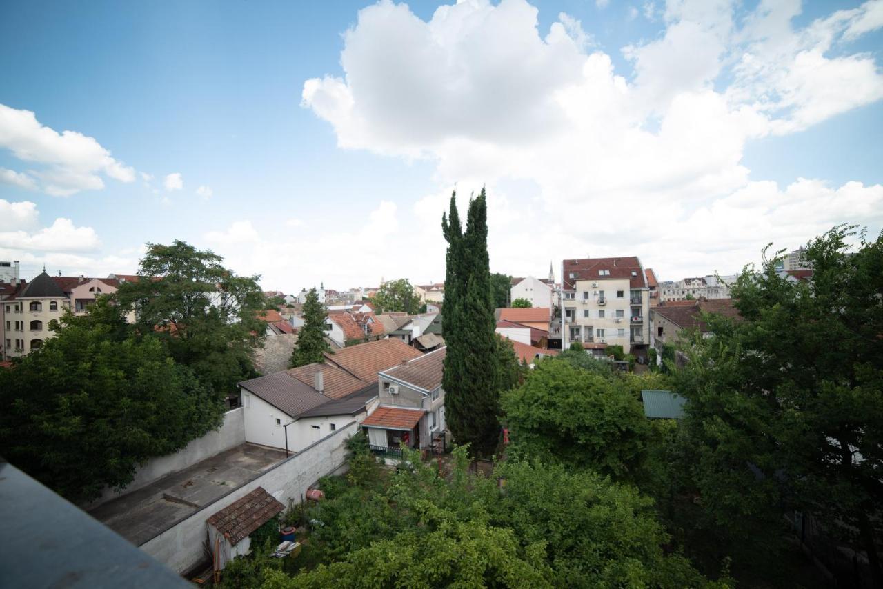 Apartment Vera With Free Garage Novi Sad Buitenkant foto