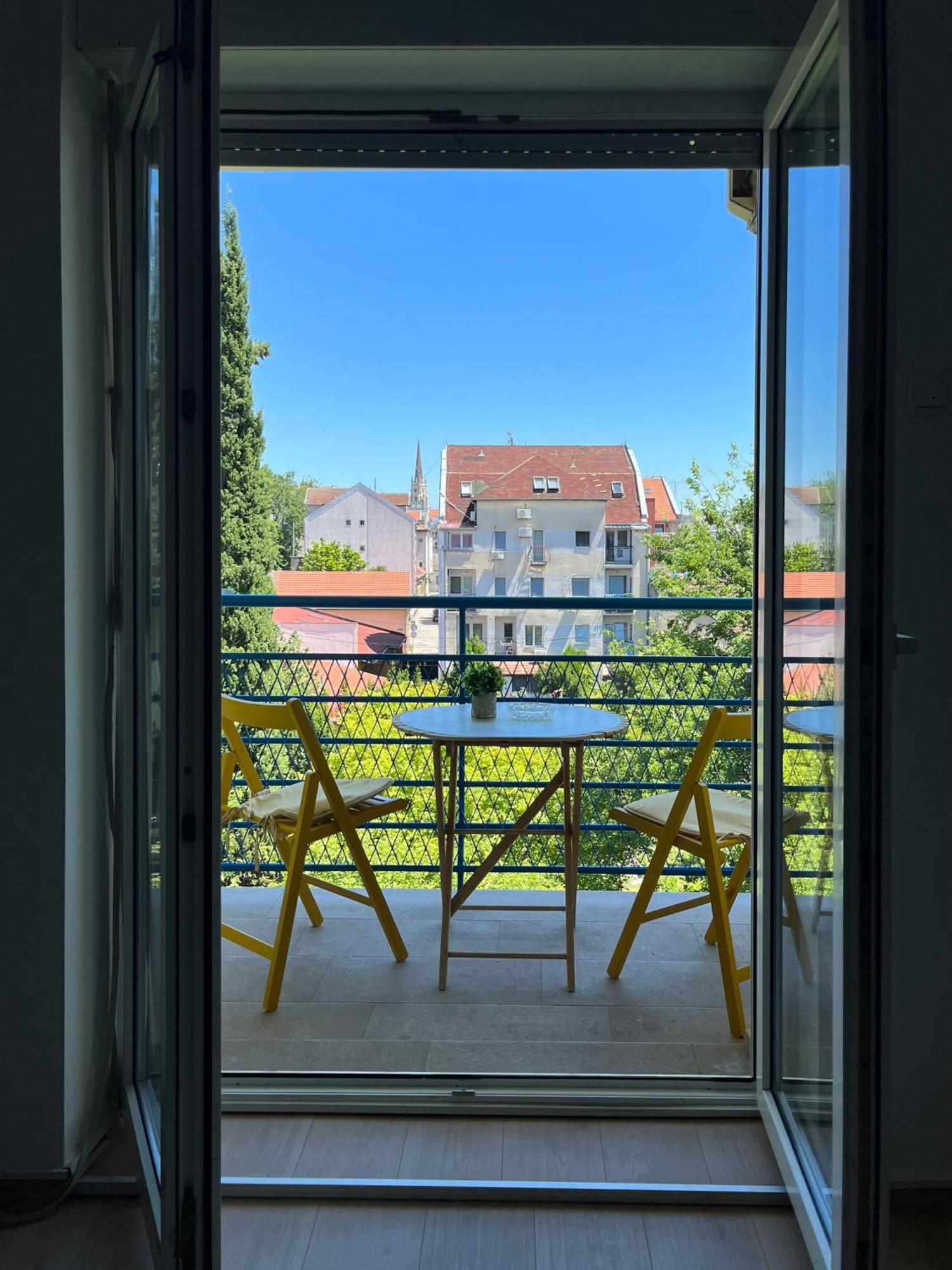 Apartment Vera With Free Garage Novi Sad Buitenkant foto