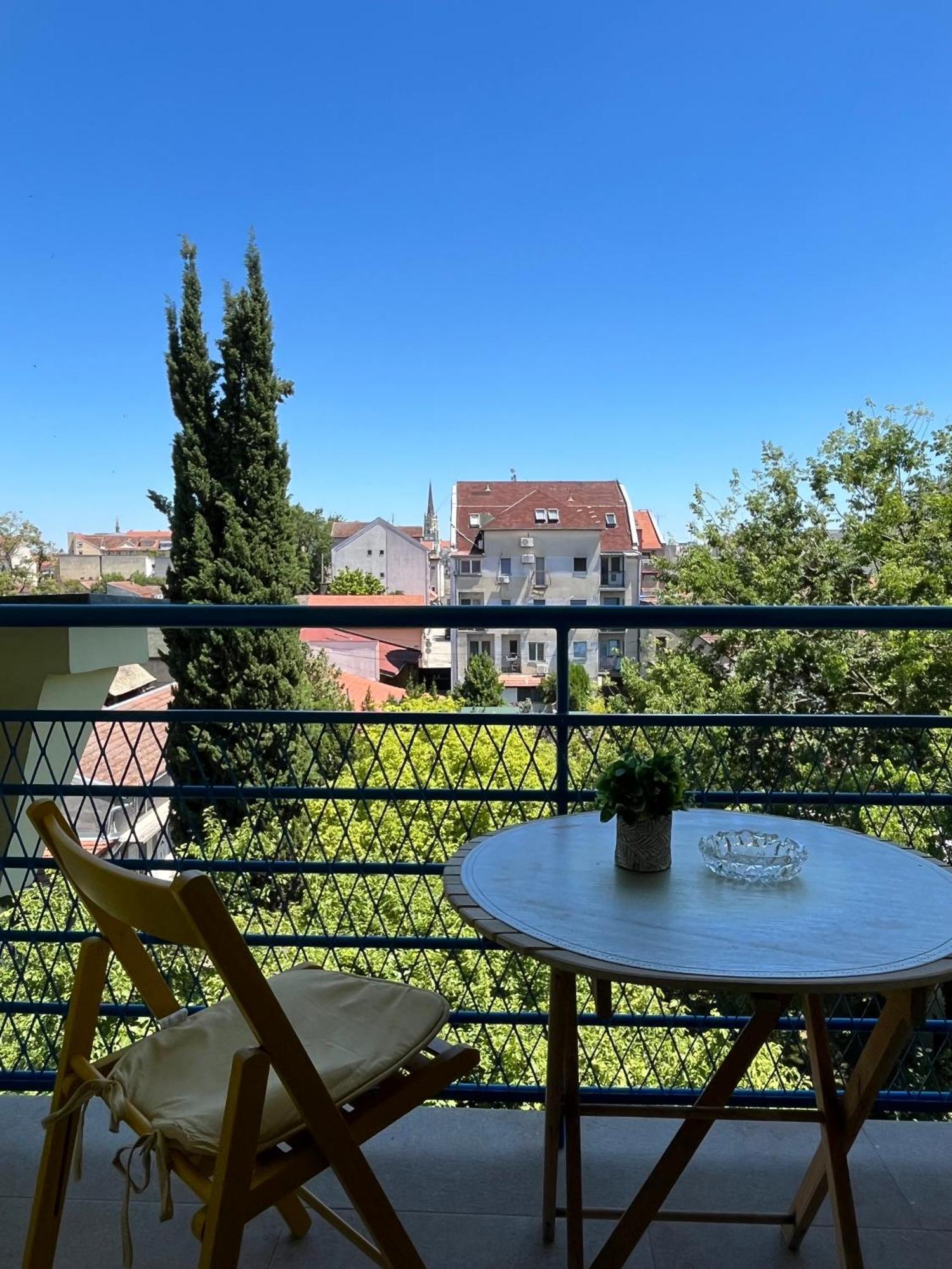 Apartment Vera With Free Garage Novi Sad Buitenkant foto